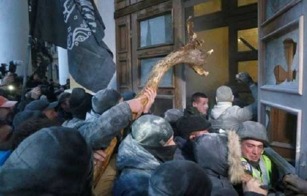 Штурм Октябрьского: Сторонникам Саакашвили "шьют" два дела