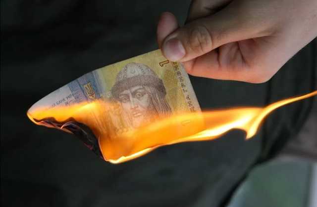 Доллар приближается к краху, обменники пугают антирекордом за 3 года