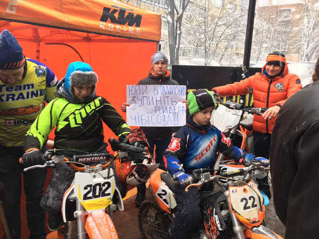 Федерація мотоспорту пікетувала Генпрокуратуру з вимогою звільнити Дмитра Чібісова