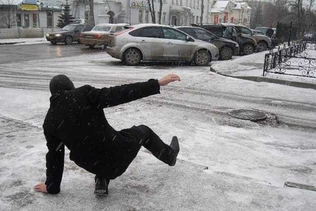 Жителей Киева предупреждают завтра о гололедице на дорогах