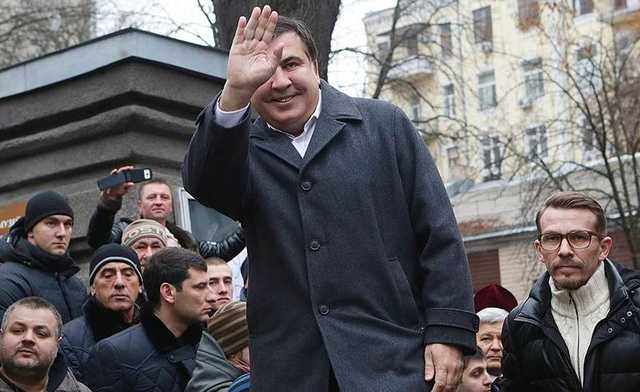 Опубликовано видео попыток вручения Саакашвили повестки на допрос