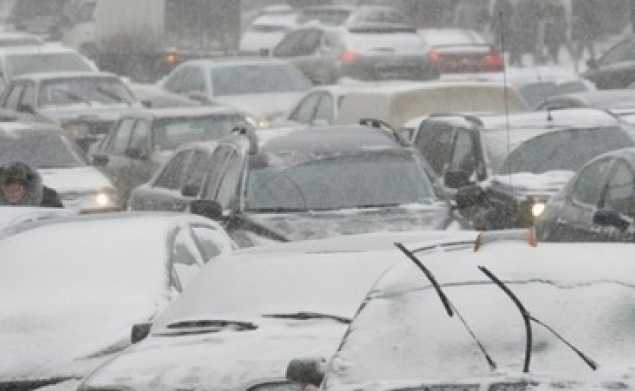 "Не пропускают, даже если рожает жена". Полиция перекрыла Одесскую трассу