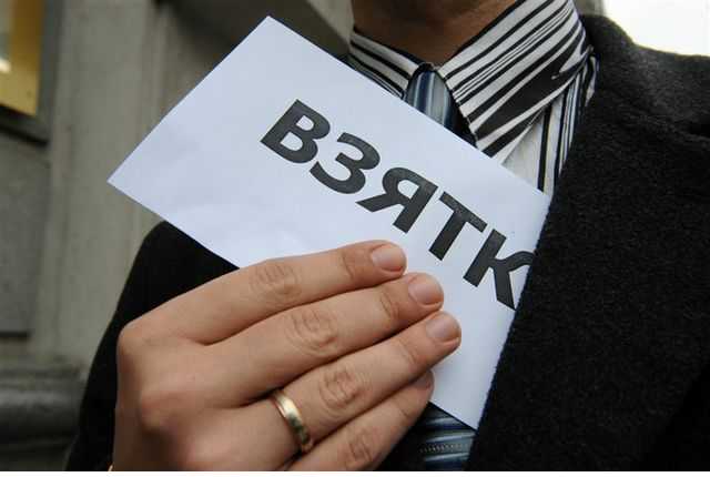 Прокурор из Кицмани брал взятку автомобильными шинами