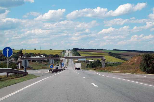 Одесскую трассу освободили из ледяного плена. Огромный затор ликвидирован