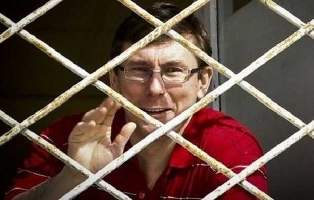 Луценко должен сидеть в тюрьме – Парасюк