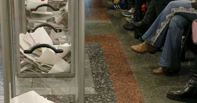 Подкуп избирателя и фальсификация документов: в полиции рассказали о нарушениях