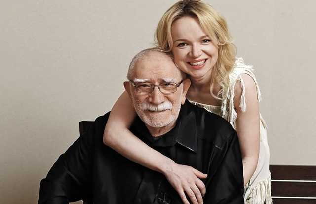 "Обездоливание старика": экс-жену Джигарханяна публично разоблачила ее пособница