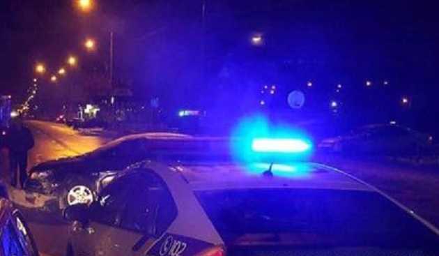 В Киеве отбойник насквозь прошил авто