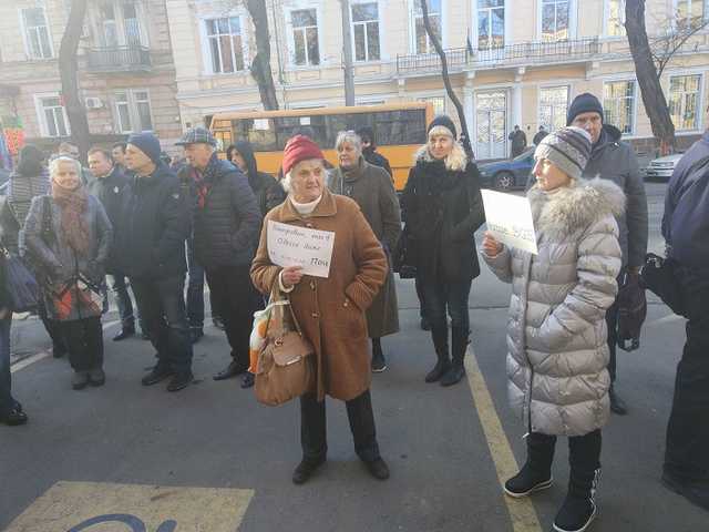 Появились фото митинга возле суда Одессе, где решается судьба памятника Екатерине II