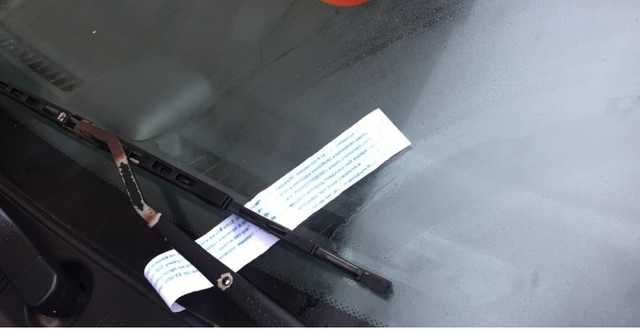 Водителям массово оставляют послания с угрозами