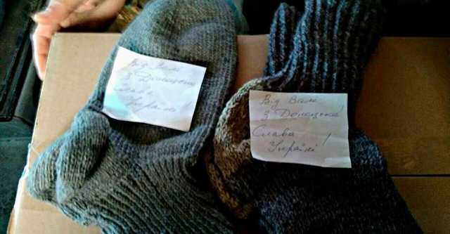 Жительница оккупированного Донецка передала «теплый» новогодний подарок украинским воинам