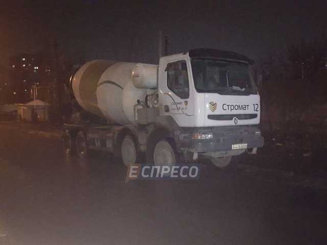 Переехал и не остановился: в Киеве бетоновоз насмерть сбил девушку