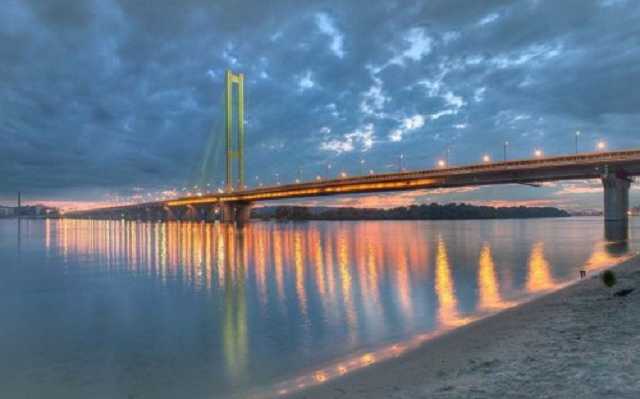 У Києві рятувальники виловили з Дніпра труп чоловіка