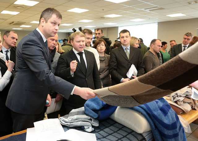 «Укрзализныця» закупила дорогую шерстяную ткань для костюмов