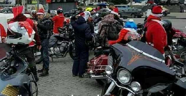 Деды Морозы на мотоциклах "оккупировали" Киев: яркие фото и видео