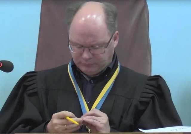 Судья-алкоголик Сергей Корниенко убивший пешехода на внедорожнике пытается откупиться от тюрьмы