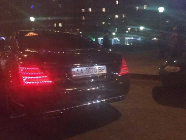 У Москві на Кутузівському проспекті засвітився Mercedes з номерами Верховної Ради