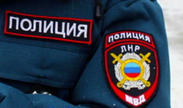 В оккупированном Алчевске местные жители напали на «полицейского ЛНР»