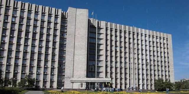 Порошенко лишил Донецкую ОГА статуса объекта особой важности