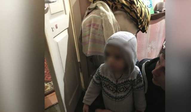 В Днепре посреди ночи по улице сам ходил 2-летний мальчик