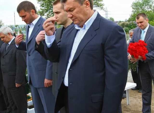 Янукович сдал власть задолго до бегства, - Шуфрич