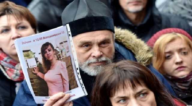 Вместо заявлений по резонансному убийству Ноздровской Порошенко постит фото с женой