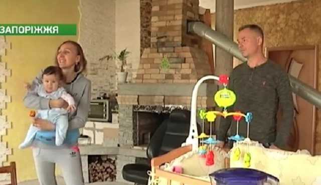 Запорожец утеплил дом банками из-под пива