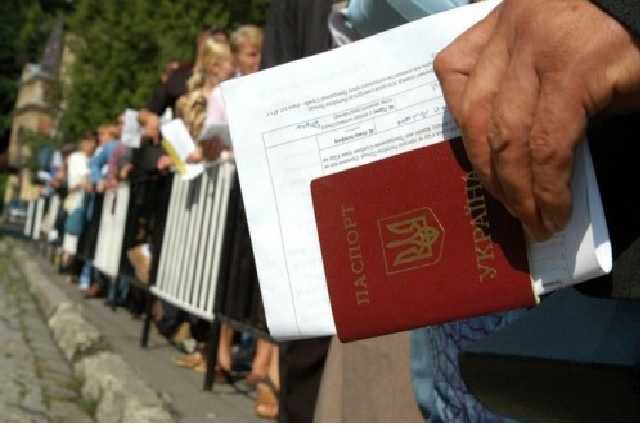 Нова ціль влади – заробити на заробітчанах, – Михайло Цимбалюк