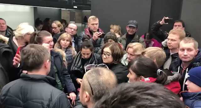 Россияне устроили истерику из-за невозможности вылететь из США