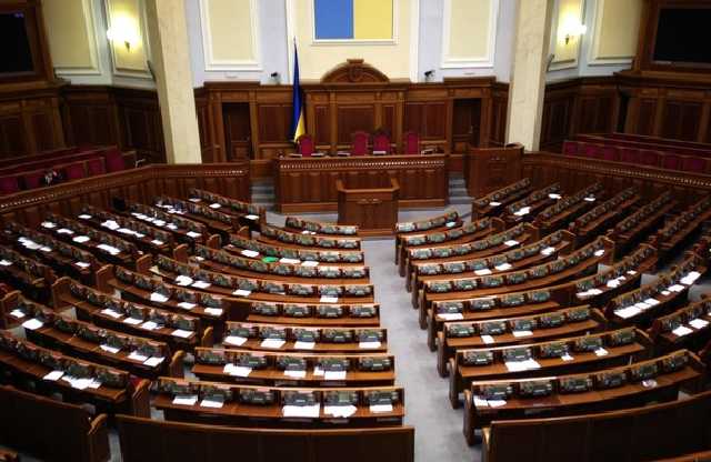 Нардепы принимают неважные законы, чтобы показать хоть какие-то результаты своей работы – эксперт