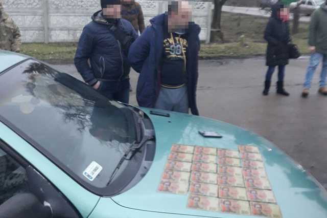 На Чернігівщині СБУ викрила на хабарі двох «колядників» з поліції