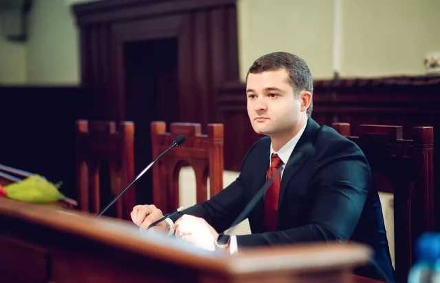 Сын нардепа Балоги соврал, диплома университета США у него нет – СМИ