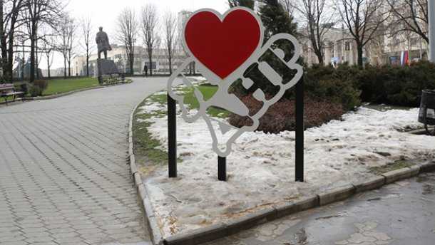 Жители оккупированного Донецка меняют вещи на еду