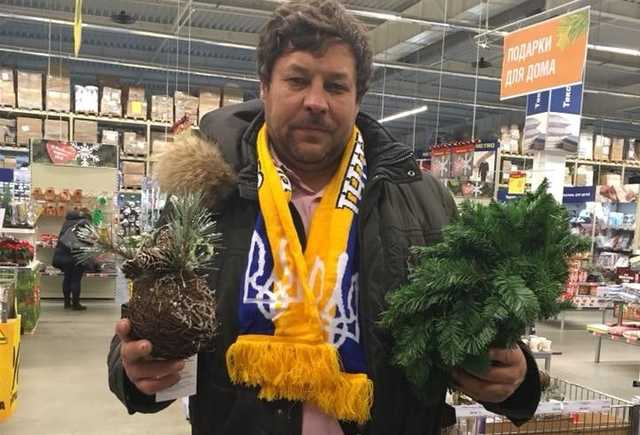 "Настоящий подвиг": в РФ активист вызвал гнев проукраинским поступком