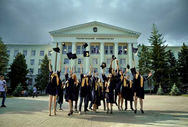 СМИ: в Одессе от безденежья закрылись ВУЗы