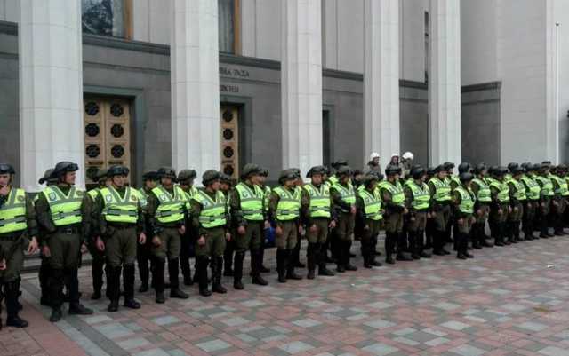 Начали бить мирных людей: очевидец рассказал о протесте под Радой