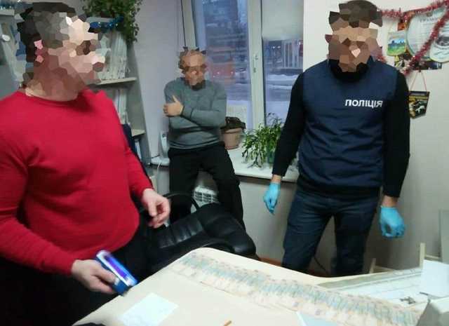 В Запорожье на взятке попался областной чиновник (фото)