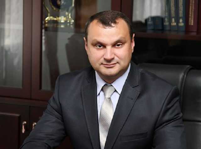 Глава СБУ Черниговской области отметил свое назначение покупкой "Мерседеса"