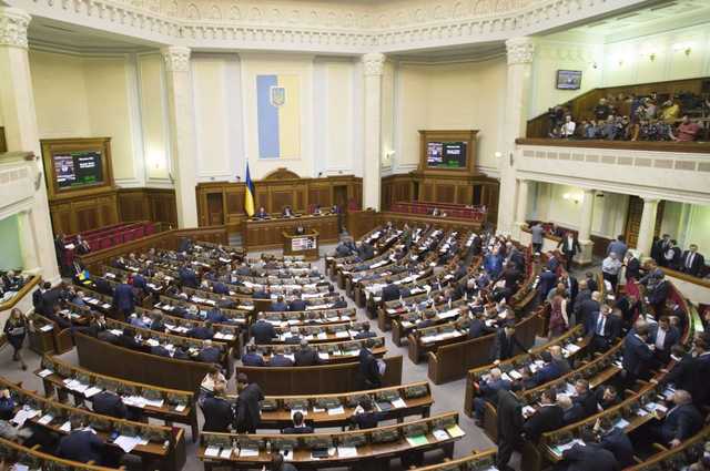 Парубий распустил Раду на «каникулы»