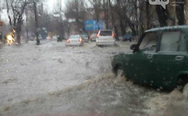 В Одессе ищут водителя джипа, вытащившего все потонувшие машины на Пересыпи