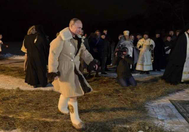 Россиян озадачило странное изображение на валенках Путина