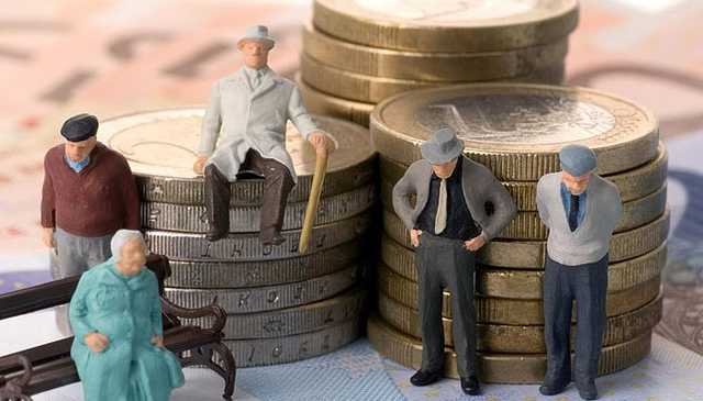 «Обещанного ждем полгода». Жителей ОРДЛО обманывают «помощники» в оформлении пенсии