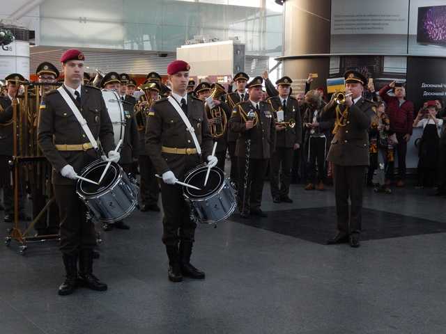 В честь «киборгов» по всей Украине прошли музыкальные флешмобы