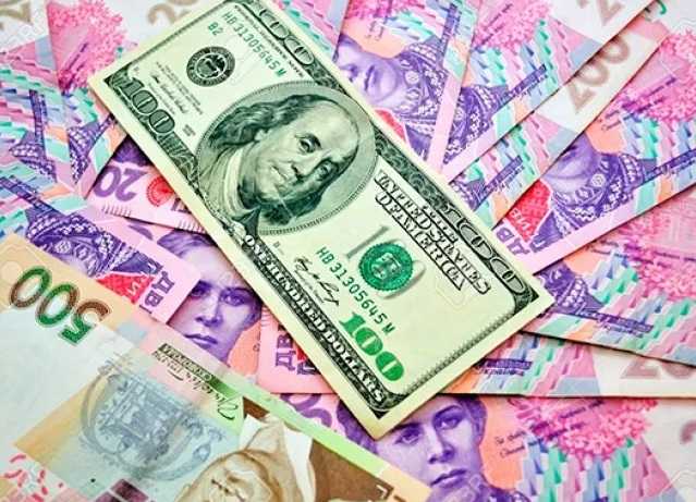 Янукович и Азаров не знали, что так можно: как обвалить гривну и заработать