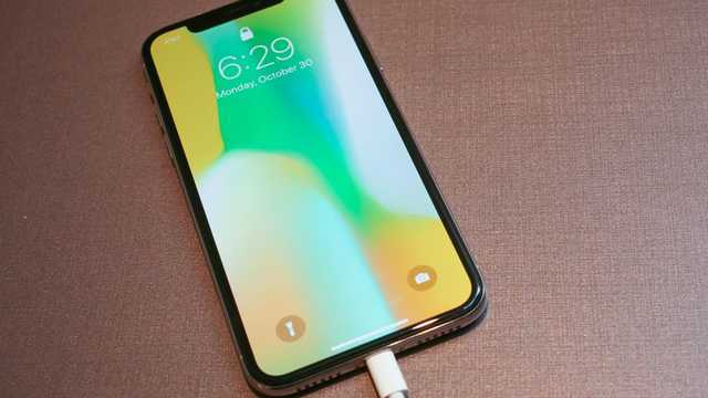 Apple останавливает производство iPhone X: названа причина