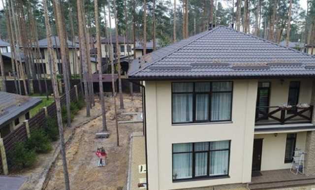 Прокурор за два дня «построил» дом в Буче