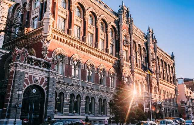 У НБУ запевняють, що контролюють ситуацію з падінням гривні