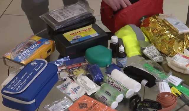 В Минздраве решили обновить состав автоаптечек: журналисты уже посчитали их стоимость