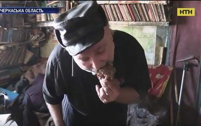 Житель Черкасской области несколько лет ест собак