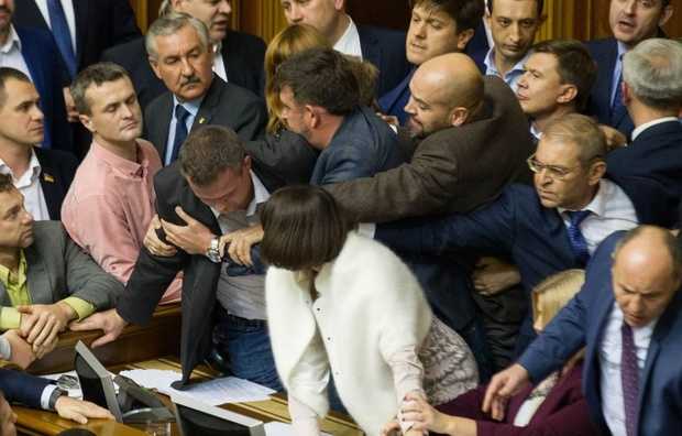 Парламентские партии потратили на себя 407 государственных миллионов